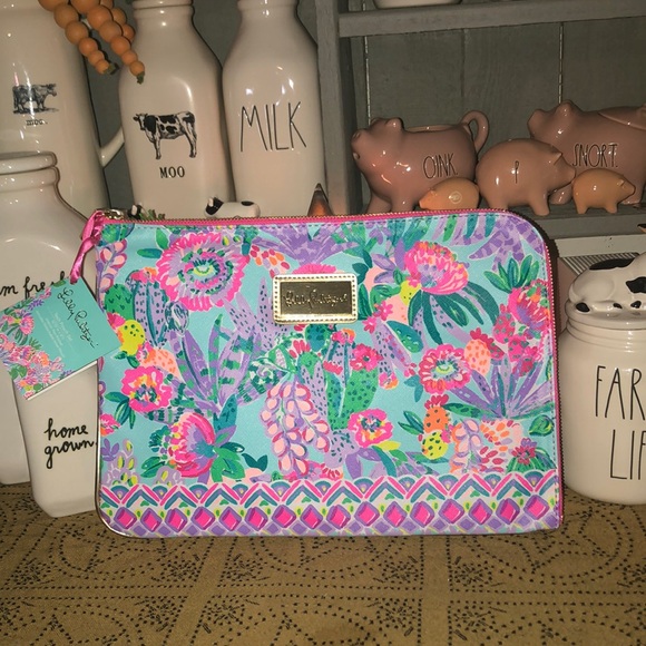 Lilly Pulitzer Accessories - Lilly Pulitzer Tech Pouch Set (223008)